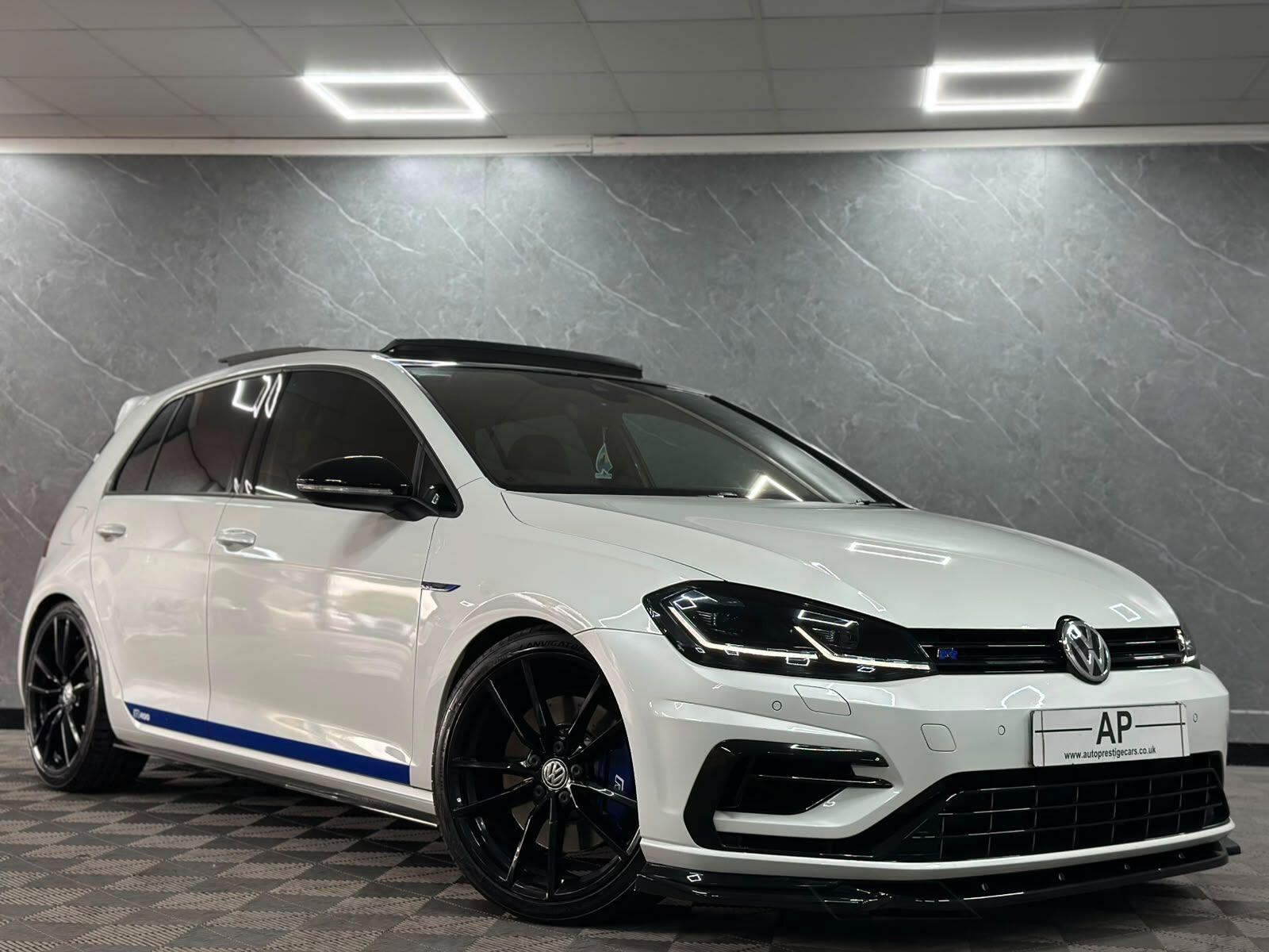 Volkswagen Golf secondary view